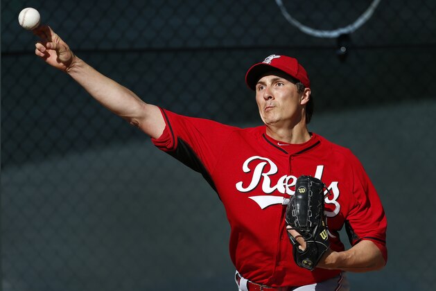 Cincinnati Reds pitcher Homer Bailey throws during spring training baseball practice in Goodyear, Ariz., Saturday, Feb. 15, 2014. (AP Photo/Paul Sancya)