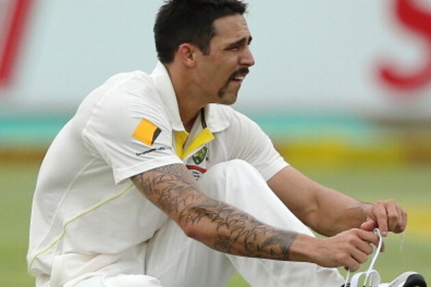 PORT ELIZABETH, SOUTH AFRICA - FEBRUARY 20: Mitchell Johnson of Australia gets ready to bowl during day one of the Second Test match between South Africa and Australia at AXXESS St George's Cricket Stadium on February 20, 2014 in Port Elizabeth, South Africa.  (Photo by Morne de Klerk/Getty Images)