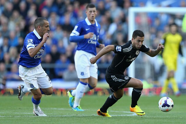 LIVERPOOL, ENGLAND - SEPTEMBER 14:  Eden Hazard of Chelsea competes with Leon Osman of Everton during the Barclays Premier League match between Everton and Chelsea at Goodison Park on September 14, 2013 in Liverpool, England.  (Photo by Clive Brunskill/Getty Images)