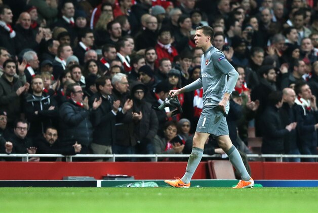 Arsenal's goalkeeper Wojciech Szczesny leaves the pitch after a red card during a Champions League, round of 16, first leg soccer match between Arsenal and Bayern Munich at the Emirates stadium in London, Wednesday, Feb. 19, 2014 .(AP Photo/Alastair Grant)