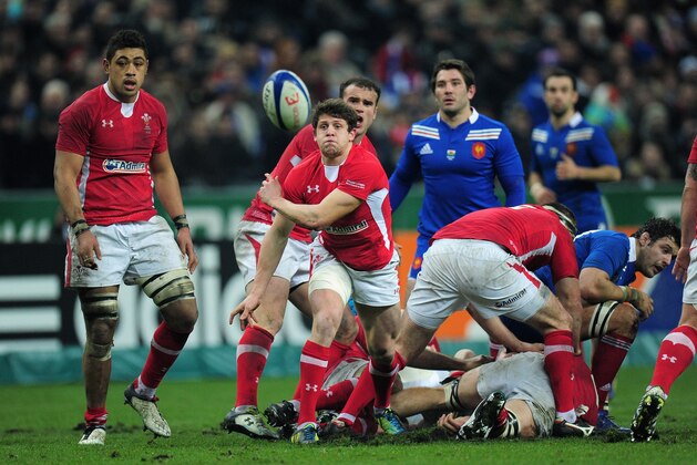 PARIS, FRANCE - FEBRUARY 09:  Lloyd Williams of Wales passes during the RBS Six Nations match between France and Wales at Stade de France on February 9, 2013 in Paris, France.  (Photo by Jamie McDonald/Getty Images)