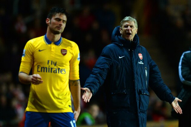 SOUTHAMPTON, ENGLAND - JANUARY 28:  Arsene Wenger manager of Arsenal reacts s he looks to Olivier Giroud of Arsenal during the Barclays Premier League match between Southampton and Arsenal at St Mary's Stadium on January 28, 2014 in Southampton, England.  (Photo by Mike Hewitt/Getty Images)