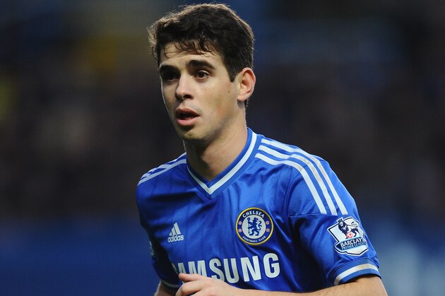 LONDON, ENGLAND - JANUARY 19:  Oscar of Chelsea in action during the Barclays Premier League match between Chelsea and Manchester United at Stamford Bridge on January 19, 2014 in London, England.  (Photo by Mike Hewitt/Getty Images)