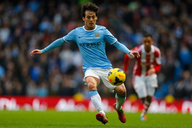 MANCHESTER, ENGLAND - FEBRUARY 22:  David Silva of Manchester City in action during the Barclays Premier League match between Manchester City and Stoke City at the Etihad Stadium on February 22, 2014 in Manchester, England.  (Photo by Paul Thomas/Getty Images)
