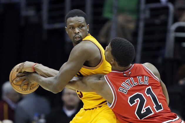 Chicago Bulls' Jimmy Butler (21) tries to poke the ball away from Cleveland Cavaliers' Luol Deng, of Sudan, in the second quarter of an NBA basketball game Wednesday, Jan. 22, 2014, in Cleveland. (AP Photo/Mark Duncan)