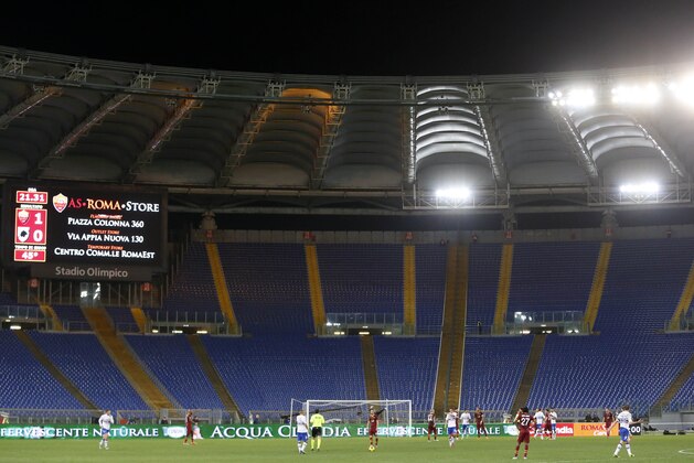 AS Roma and Sampdoria players play with the