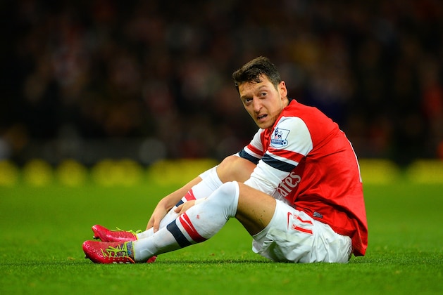 LONDON, ENGLAND - DECEMBER 08:  A dejected Mesut Oezil of Arsenal looks on during the Barclays Premier League match between Arsenal and Everton at Emirates Stadium on December 8, 2013 in London, England.  (Photo by Michael Regan/Getty Images)
