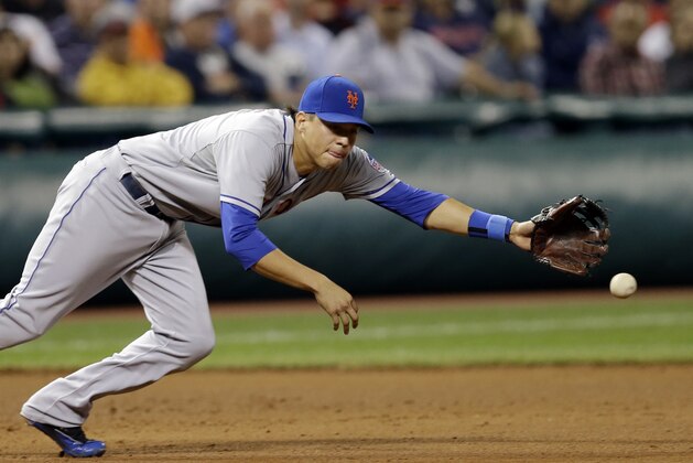 New York Mets third baseman Wilmer Flores dives but can't stop a single by Cleveland Indians' Drew Stubbs in the fifth inning of a baseball game Friday, Sept. 6, 2013, in Cleveland. (AP Photo/Mark Duncan)