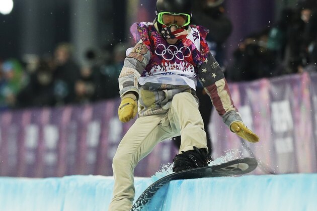 Shaun White of the United States hits the edge of the half pipe during the men's snowboard halfpipe final at the Rosa Khutor Extreme Park, at the 2014 Winter Olympics, Tuesday, Feb. 11, 2014, in Krasnaya Polyana, Russia. (AP Photo/Andy Wong)