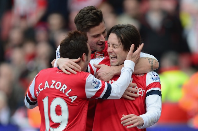 LONDON, ENGLAND - FEBRUARY 22:  Tomas Rosicky of Arsenal celebrates his goal during the Barclays Premier League match between Arsenal and Sunderland at Emirates Stadium on February 22, 2014 in London, England.  (Photo by Jamie McDonald/Getty Images)