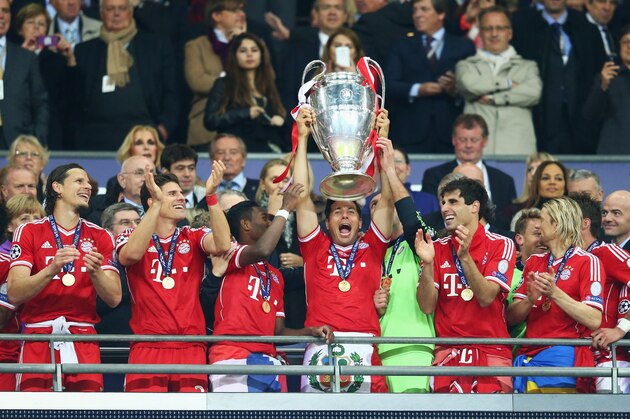 LONDON, ENGLAND - MAY 25:  Claudio Pizarro of Bayern Muenchen lifts the trophy in celebration alongside team mates after victory in the UEFA Champions League final match between Borussia Dortmund and FC Bayern Muenchen at Wembley Stadium on May 25, 2013 in London, United Kingdom.  (Photo by Alex Grimm/Getty Images)