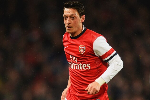 LONDON, ENGLAND - JANUARY 24:  Mesut Oezil of Arsenal in action during the FA Cup with Budweiser Fourth round match between Arsenal and Coventry City at Emirates Stadium on January 24, 2014 in London, England.  (Photo by Mike Hewitt/Getty Images)