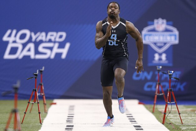 INDIANAPOLIS, IN - FEBRUARY 24: Former South Carolina defensive lineman Jadeveon Clowney runs the 40-yard dash during the 2014 NFL Combine at Lucas Oil Stadium on February 24, 2014 in Indianapolis, Indiana. (Photo by Joe Robbins/Getty Images)
