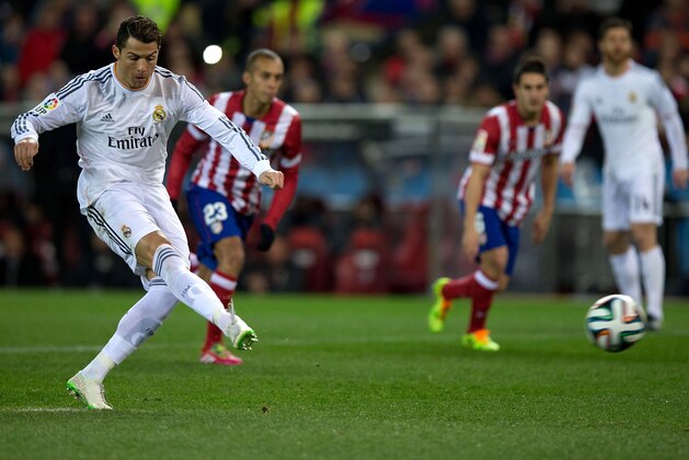 MADRID, SPAIN - FEBRUARY 11:  Cristiano Ronaldo of Real Madrid CF scores their opening goal from a penalty shot during the Copa del Rey semi-final second leg match between Club Atletico de Madrid and Real Madrid CF at Vicente Calderon Stadium on February 11, 2014 in Madrid, Spain.  (Photo by Gonzalo Arroyo Moreno/Getty Images)