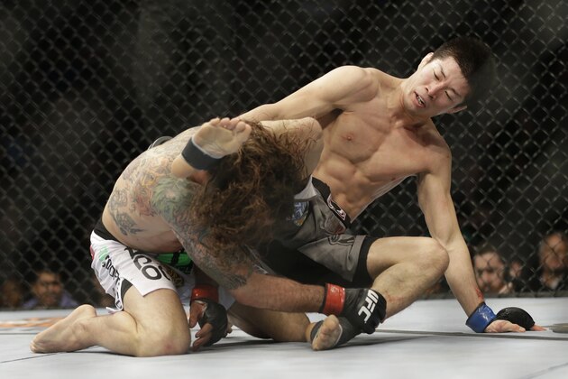 Hatsu Hioki, right, of Japan, fights Clay Guida during UFC Featherweight Championship on FOX 6 at the United Center in Chicago, Saturday, Jan. 26, 2013. Guida won the bout. (AP Photo/Nam Y. Huh)