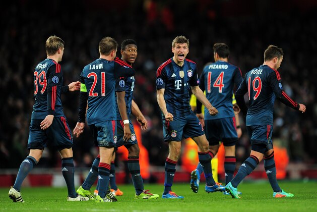 LONDON, ENGLAND - FEBRUARY 19: Thomas Mueller of Bayern Muenchen celebrates with his team mates after scoring the second goal during the UEFA Champions League Round of 16 first leg match between Arsenal and FC Bayern Muenchen at Emirates Stadium on February 19, 2014 in London, England.  (Photo by Shaun Botterill/Getty Images)