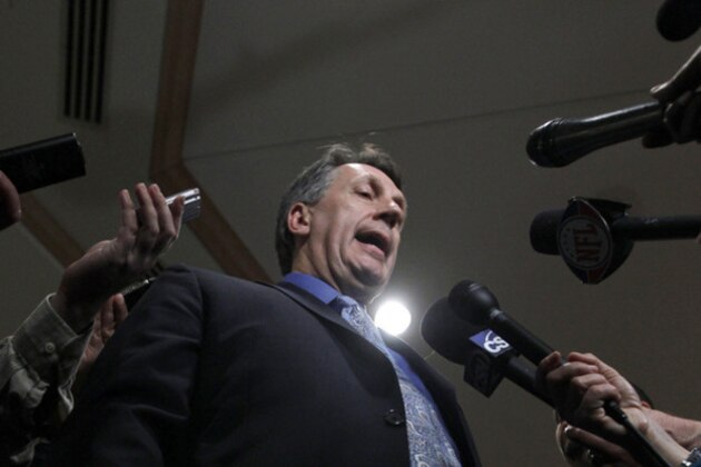 NFL spokesman Greg Aiello talks to reporters after a meeting of NFL owners at a hotel in Chantilly, Va., Wednesday, March 2, 2011. NFL owners ended their special labor meeting without taking any action, just 30 hours before the collective bargaining agreement with the football players expires. (AP Photo/Luis M. Alvarez)
