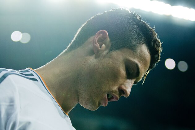 MADRID, SPAIN - FEBRUARY 05:  Cristiano Ronaldo of Real Madrid CF reacts as he fail to score during the Copa del Rey semifinal first leg match between Real Madrid CF and Club Atletico Madrid at Estadio Santiago Bernabeu on February 5, 2014 in Madrid, Spain.  (Photo by Gonzalo Arroyo Moreno/Getty Images)