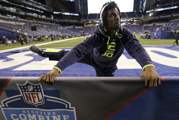 Oklahoma wide receiver Jalen Saunders stretches at the NFL football scouting combine in Indianapolis, Sunday, Feb. 23, 2014. (AP Photo/Nam Y. Huh)