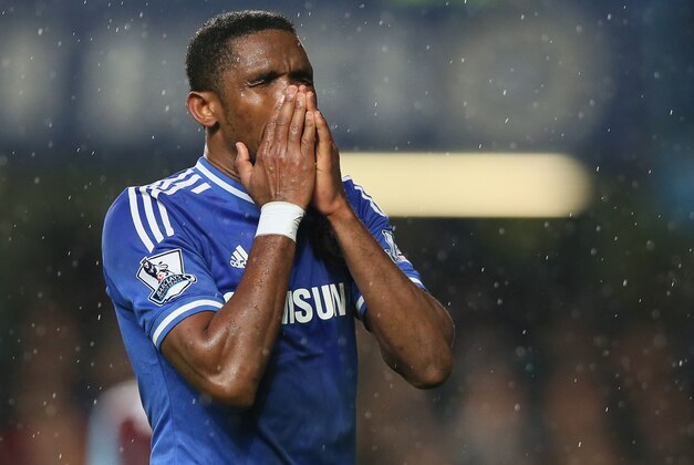 Chelsea's Samuel Eto'o holds his hands to his face after a chance to score a goal that he missed during the English Premier League soccer match between Chelsea and West Ham United at Stamford Bridge stadium in London, Wednesday, Jan. 29, 2014.(AP Photo/Alastair Grant)
