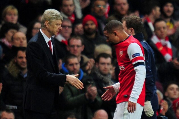 LONDON, ENGLAND - FEBRUARY 19: Arsene Wenger manager of Arsenal shakes hands with Kieran Gibbs of Arsenal as he goes off injured during the UEFA Champions League Round of 16 first leg match between Arsenal and FC Bayern Muenchen at Emirates Stadium on February 19, 2014 in London, England.  (Photo by Shaun Botterill/Getty Images)