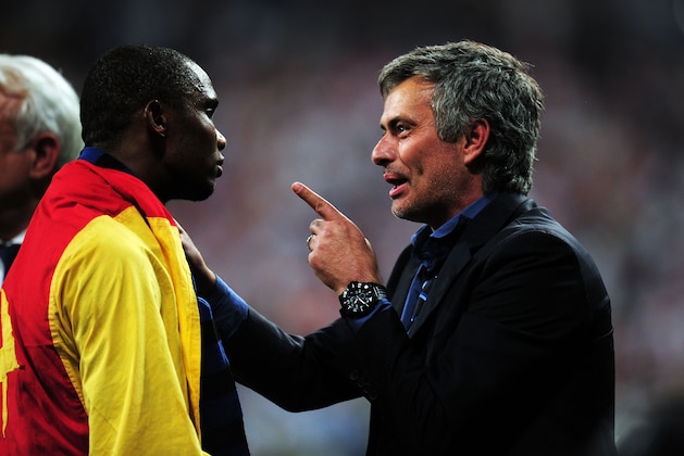 MADRID, SPAIN - MAY 22:  Head coach Jose Mourinho and Samuel Eto'o of Inter Milan celebrate their team's victory at the end of the UEFA Champions League Final match between FC Bayern Muenchen and Inter Milan at the Estadio Santiago Bernabeu on May 22, 2010 in Madrid, Spain.  (Photo by Shaun Botterill/Getty Images)