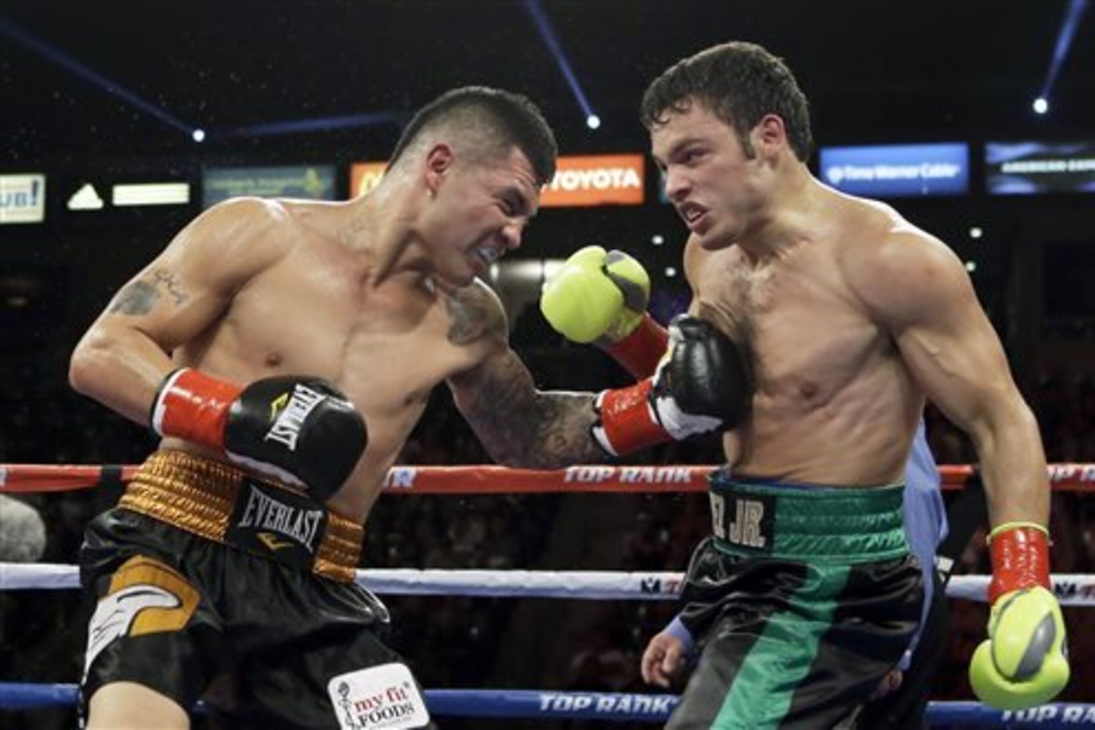 CORRECTS SPELLING OF FIRST NAME TO BRYAN - Bryan Vera lands a left to Julio Cesar Chavez Jr. in the fourth round of a 10-round boxing match between Chavez, the former World Boxing Council (WBC) middleweight champion, and Vera, the contender, in Carson, Calif., Saturday, Sept. 28, 2013. Chavez won in a unanimous decision. (AP Photo/Reed Saxon) CORRECTS SPELLING OF FIRST NAME TO BRYAN - Bryan Vera lands a left to Julio Cesar Chavez Jr. in the fourth round of a 10-round boxing match between Chavez, the former World Boxing Council (WBC) middleweight champion, and Vera, the contender, in Carson, Calif., Saturday, Sept. 28, 2013. Chavez won in a unanimous decision. (AP Photo/Reed Saxon)