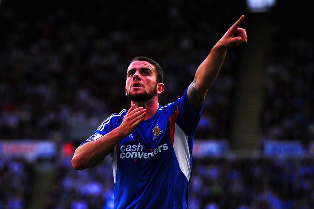 NEWCASTLE UPON TYNE, ENGLAND - SEPTEMBER 21:  Robbie Brady of Hull City celebrates scoring during the Barclays Premier League match between Newcastle United and Hull City at St James' Park on September 21, 2013 in Newcastle upon Tyne, England.  (Photo by Michael Regan/Getty Images)