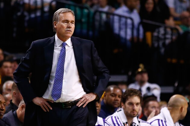 BOSTON, MA - JANUARY 17: Head coach Mike D'Antoni of the Los Angeles Lakers looks on against the Boston Celtics in the second quarter during the game at TD Garden on January 17, 2014 in Boston, Massachusetts. NOTE TO USER: User expressly acknowledges and agrees that, by downloading and or using this photograph, User is consenting to the terms and conditions of the Getty Images License Agreement.  (Photo by Jared Wickerham/Getty Images)