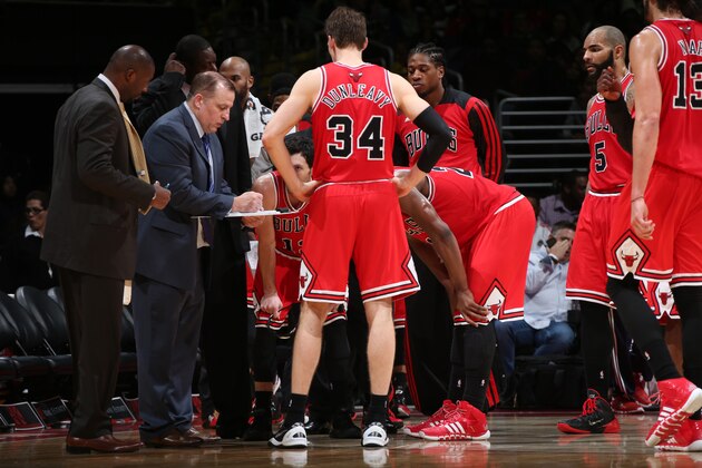 WASHINGTON, DC - JANUARY 17: Tom Thibodeau Head Coach of the Chicago Bulls calls a play from the sidelines against the Washington Wizards during the game at the Verizon Center on January 17, 2014 in Washington, DC. NOTE TO USER: User expressly acknowledges and agrees that, by downloading and or using this photograph, User is consenting to the terms and conditions of the Getty Images License Agreement. Mandatory Copyright Notice: Copyright 2014 NBAE (Photo by Ned Dishman/NBAE via Getty Images)