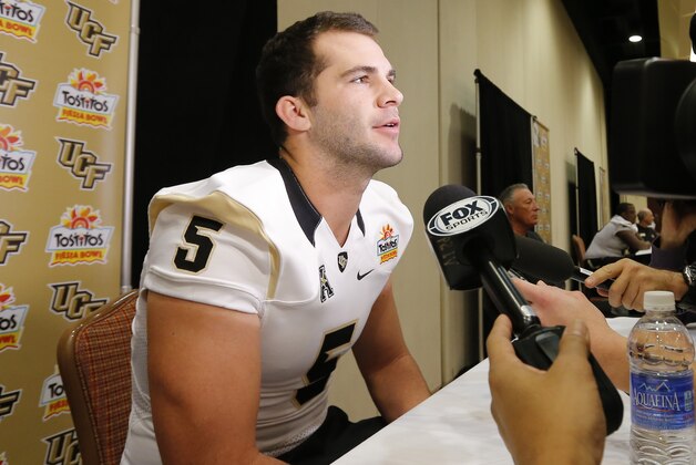 University of Central Florida quarterback Blake Bortles takes questions during the Fiesta Bowl media Day, Monday, Dec. 30, 2013, in Scottsdale, Ariz. Central Florida will face Baylor on Jan. 1, 2014 in the Fiesta Bowl NCAA college football game. (AP Photo/Matt York)