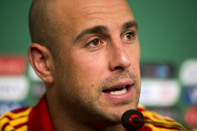 Spain's Pepe Reina speaks during a Confederations Cup news conference at Castelao stadium in Fortaleza, Brazil, Saturday, June 22, 2013. (AP Photo/Victor R. Caivano)