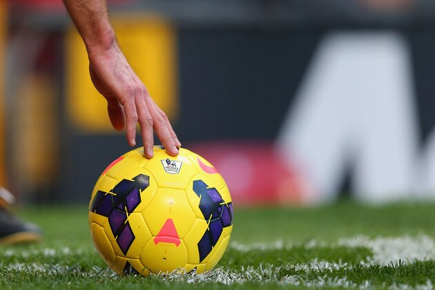 MANCHESTER, ENGLAND - OCTOBER 26:  Robin Van Persie of Manchester United places the High-vis Nike Incyte match ball down for a corner kick during the Barclays Premier League match between Manchester United and Stoke City at Old Trafford on October 26, 2013 in Manchester, England.  (Photo by Alex Livesey/Getty Images)