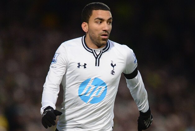 NORWICH, ENGLAND - FEBRUARY 23:  Aaron Lennon of Tottenham Hotspur in action during the Barclays Premier League match between Norwich City and Tottenham Hotspur at Carrow Road on February 23, 2014 in Norwich, England.  (Photo by Jamie McDonald/Getty Images)