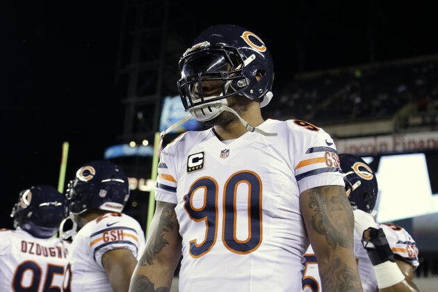 Chicago Bears' Julius Peppers warms up before an NFL football game against the Philadelphia Eagles, Sunday, Dec. 22, 2013, in Philadelphia. (AP Photo/Matt Rourke)