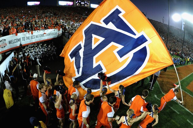 PASADENA, CA - JANUARY 06:  The Auburn Tigers take the field prior to the 2014 Vizio BCS National Championship Game against the Florida State Seminoles at the Rose Bowl on January 6, 2014 in Pasadena, California.  (Photo by Harry How/Getty Images)