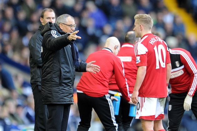 WEST BROMWICH, ENGLAND - FEBRUARY 22:  Felix Magath (L) manager of Fulham talks to Lewis Holtby during a break in play during the Barclays Premier League match between West Bromwich Albion and Fulham at the Hawthorns on February 22, 2014 in West Bromwich, England. (Photo by Clint Hughes/Getty Images)