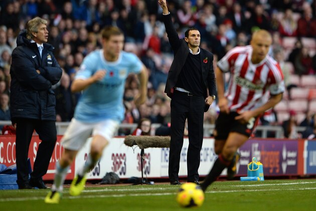 SUNDERLAND, ENGLAND - NOVEMBER 10:  Manager of Manchester City Manuel Pellegrini looks on as Manager of Sunderland Gus Poyet makes a point during the Barclays Premier League match between Sunderland and Manchester City at the Stadium of Light on November 10, 2013 in Sunderland, England.  (Photo by Michael Regan/Getty Images)