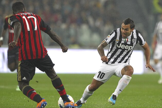 TURIN, ITALY - OCTOBER 06:  Carlos Tevez (R) of Juventus FC competes for the ball with Cristian Zapata of AC Milan during the Serie A match between Juventus FC and AC Milan at Juventus Arena on October 6, 2013 in Turin, Italy.  (Photo by Marco Luzzani/Getty Images)