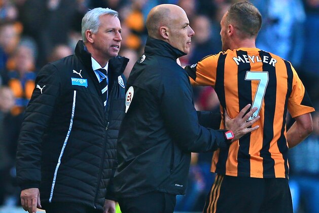 HULL, ENGLAND - MARCH 01:  Fourth official Howard Webb restrains David Meyler of Hull City (7) after a clash with Alan Pardew manager of Newcastle United (L) during the Barclays Premier League match between Hull City and Newcastle United at KC Stadium on March 1, 2014 in Hull, England.  (Photo by Matthew Lewis/Getty Images)