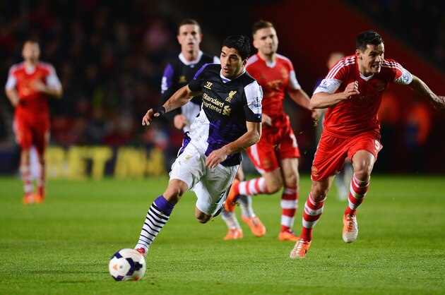 SOUTHAMPTON, ENGLAND - MARCH 01:  Luis Suarez of Liverpool makes a break during the Barclays Premier League match between Southampton and Liverpool at St Mary's Stadium on March 1, 2014 in Southampton, England.  (Photo by Mike Hewitt/Getty Images)