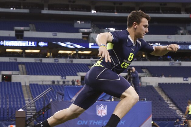 Feb 23, 2014; Indianapolis, IN, USA; Texas A&M Aggies quarterback Johnny Manziel runs the shuttle dash during the 2014 NFL Combine at Lucas Oil Stadium. Mandatory Credit: Brian Spurlock-USA TODAY Sports Feb 23, 2014; Indianapolis, IN, USA; Texas A&M Aggies quarterback Johnny Manziel runs the shuttle dash during the 2014 NFL Combine at Lucas Oil Stadium. Mandatory Credit: Brian Spurlock-USA TODAY Sports