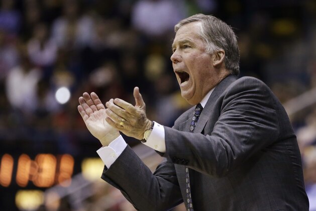 California coach Mike Montgomery yells to his players during the first half of an NCAA college basketball game against Washington State on Saturday, Jan. 18, 2014, in Berkeley, Calif. (AP Photo/Ben Margot)