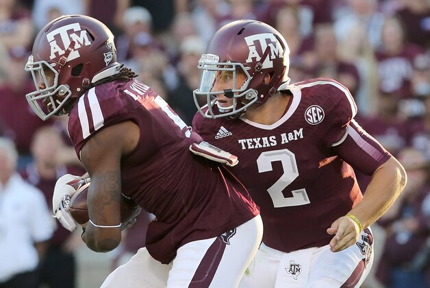 HOUSTON, TX- SEPTEMBER 21: Johnny Manziel #2 hands the ball off to Brandon Williams #5 of the Texas A&M Aggies against Southern Methodist Mustangs in the second half on September 21, 2013 at Kyle Field in College Station, Texas. (Photo by Thomas B. Shea/Getty Images) HOUSTON, TX- SEPTEMBER 21: Johnny Manziel #2 hands the ball off to Brandon Williams #5 of the Texas A&M Aggies against Southern Methodist Mustangs in the second half on September 21, 2013 at Kyle Field in College Station, Texas. (Photo by Thomas B. Shea/Getty Images)