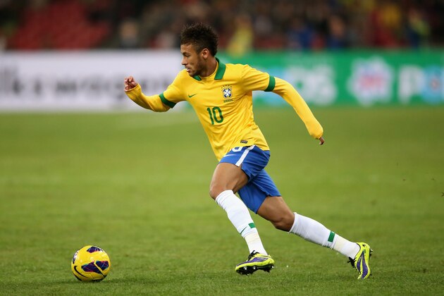 BEIJING, CHINA - OCTOBER 15:  Neymar of Brazil in action during the international friendly match between Brazil and Zambia at Beijing National Stadium on October 15, 2013 in Beijing, China.  (Photo by Feng Li/Getty Images)