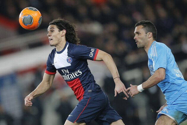 Marseille's Jeremy Morel of France, right,  challenges for the ball Paris Saint Germain's Edinson Cavani of Uruguay with during their French League One soccer match, at the Parc des Princes stadium, in Paris, Sunday, March 2 , 2014. (AP Photo/Lionel Cironneau)