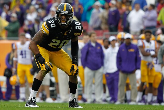 Jan 1, 2014; Tampa, Fl, USA; Iowa Hawkeyes linebacker Christian Kirksey (20) rushes against the LSU Tigers during the first half at Raymond James Stadium. Mandatory Credit: Kim Klement-USA TODAY Sports