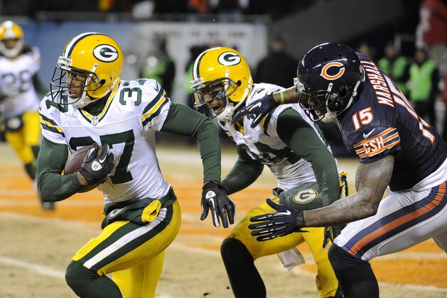 CHICAGO, IL - DECEMBER 29: Sam Shields #37 of the Green Bay Packers intercepts a pass intended for Brandon Marshall #15 of the Chicago Bears during the fourth quarter to end the game on December 29, 2013 at Soldier Field in Chicago, Illinois. The Green Bay Packers defeated the Chicago Bears 33-28. (Photo by David Banks/Getty Images) CHICAGO, IL - DECEMBER 29: Sam Shields #37 of the Green Bay Packers intercepts a pass intended for Brandon Marshall #15 of the Chicago Bears during the fourth quarter to end the game on December 29, 2013 at Soldier Field in Chicago, Illinois. The Green Bay Packers defeated the Chicago Bears 33-28. (Photo by David Banks/Getty Images)