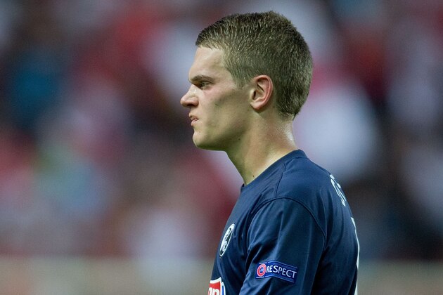 SEVILLE, SPAIN - OCTOBER 03: Mattias Ginter of SC Freiburg looks on during the UEFA Europa League group H match between Sevilla FC and SC Freiburg at Estadio Ramon Sanchez Pizjuan on October 3, 2013 in Seville, Spain.  (Photo by Gonzalo Arroyo Moreno/Getty Images)