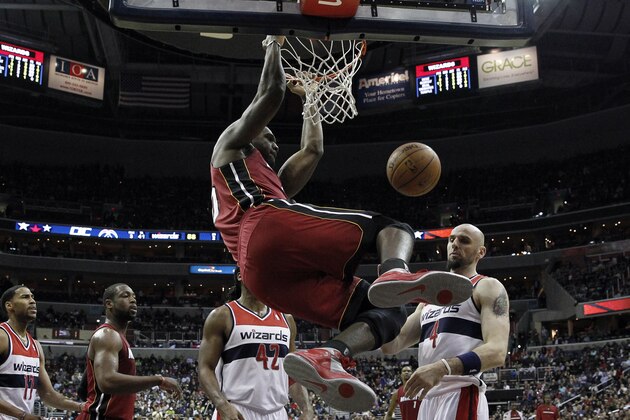 Miami Heat center Greg Oden (20) dunks the ball in front of Washington Wizards center Marcin Gortat (4), from Poland, in the first half of an NBA basketball game, Wednesday, Jan. 15, 2014, in Washington. (AP Photo/Alex Brandon)